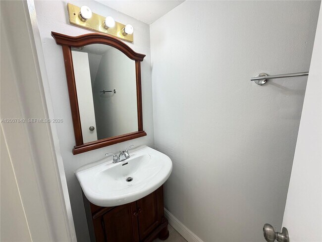 Building Photo - 4403 SW 70th Terrace