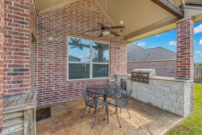 Building Photo - Available August 2026! Beautiful home in the Carters Crossing subdivision!