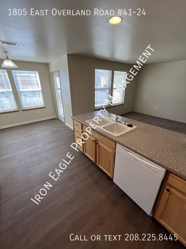 Building Photo - 1805 E Overland Rd