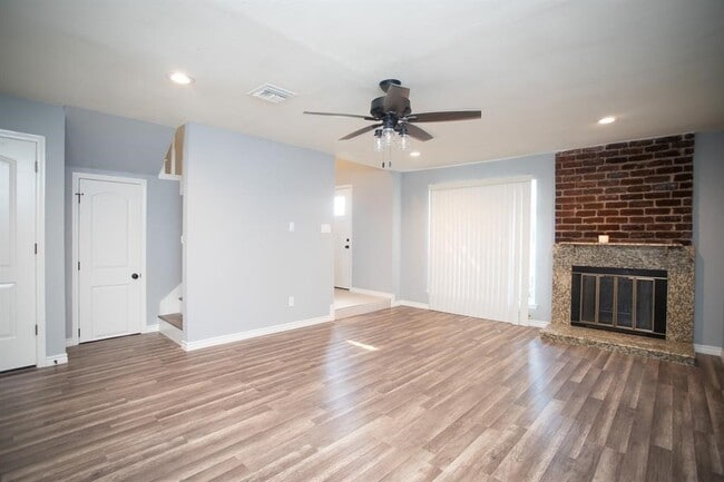 Building Photo - 5821 W Sunforest Dr