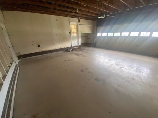 Building Photo - 6214 Thumper St