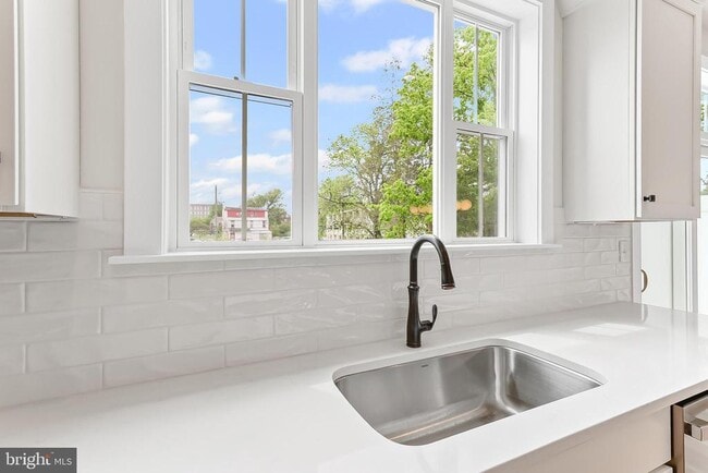 Building Photo - 734 S Matlack St