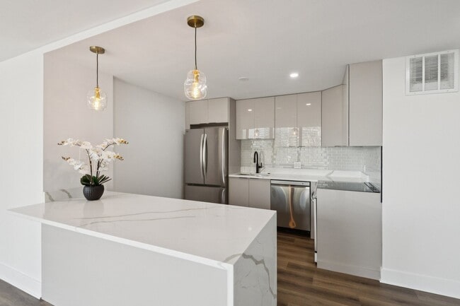 Building Photo - 505 N Lake Shore Dr