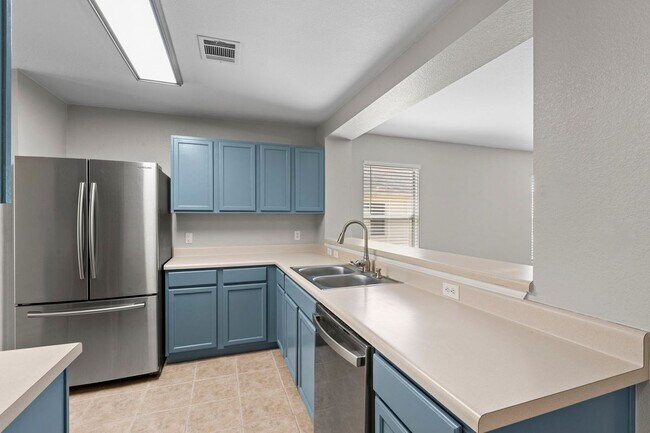 Building Photo - 164 Pearl Lake Dr