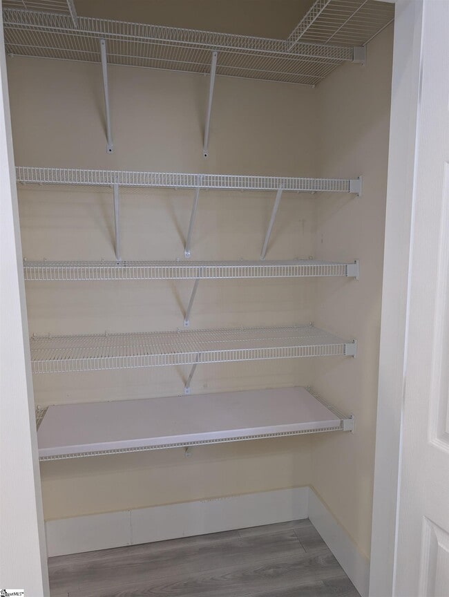 Building Photo - 154 S Lake Emory Dr