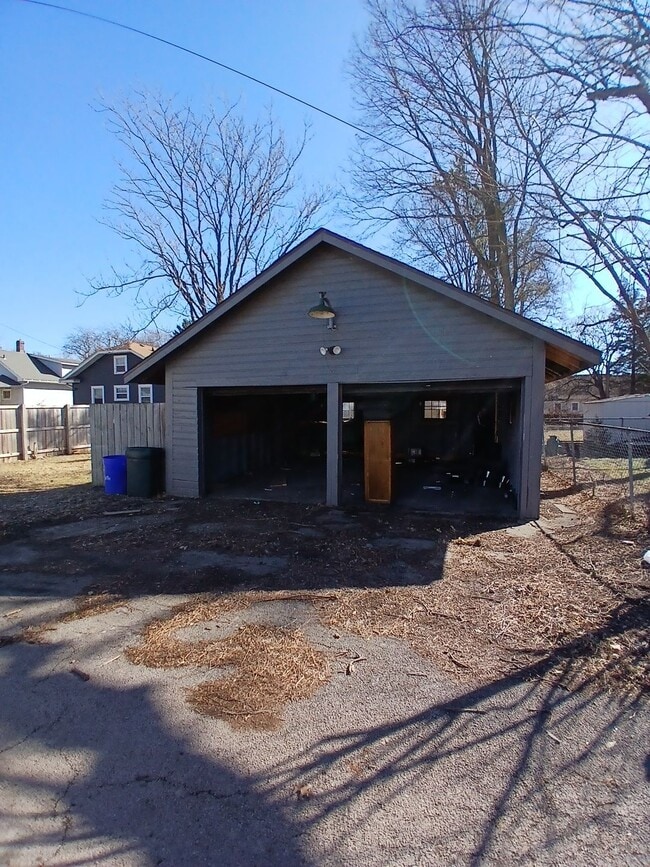 Building Photo - 1610 Post Ave