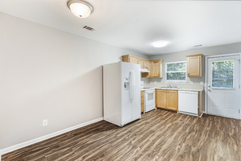 Building Photo - 109 Creekside Dr