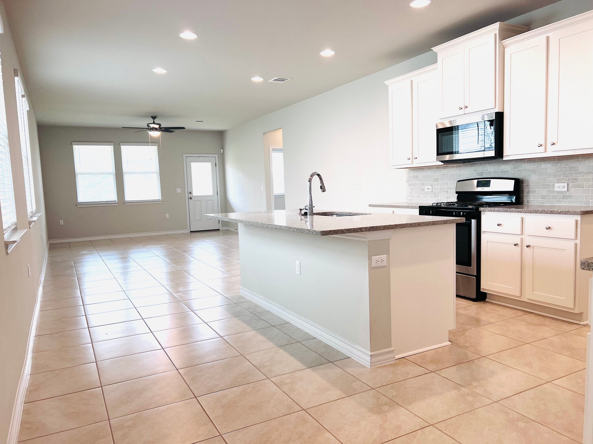 Open floorplan living room - 12112 Coyote Call Way