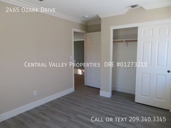 Building Photo - 2465 Ozark Dr
