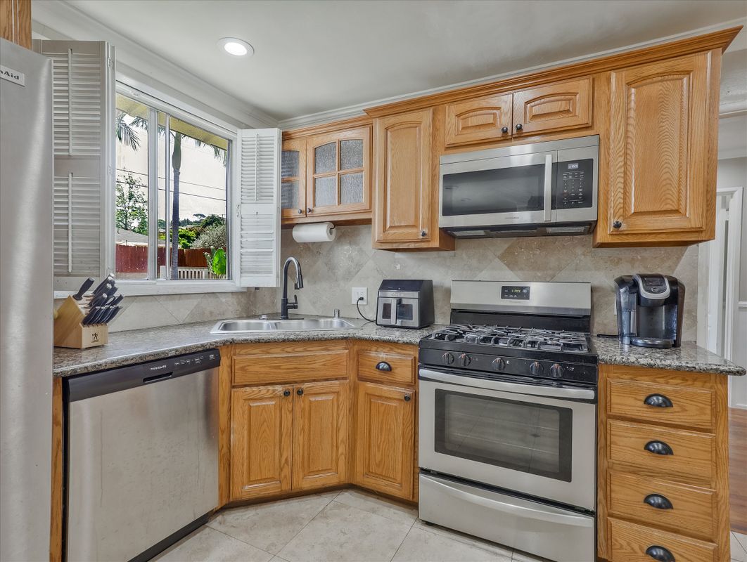 Building Photo - 3826 Burnside Ave