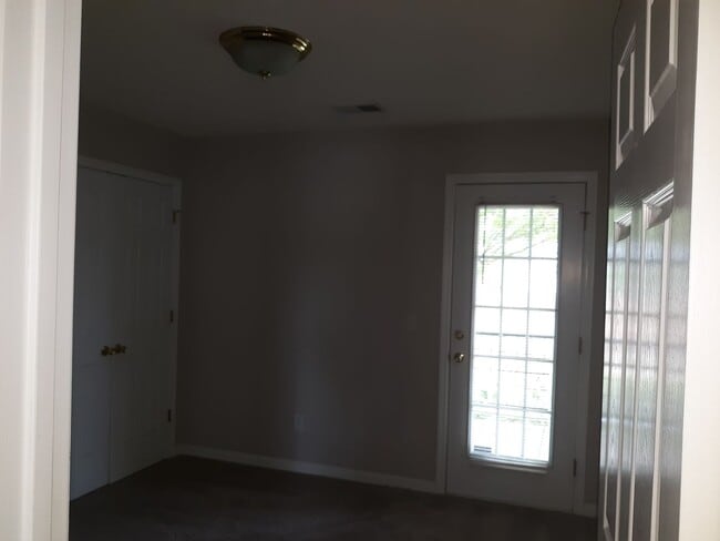 Building Photo - MOVE IN SPECIAL - $300 OFF THE FIRST FULL ...