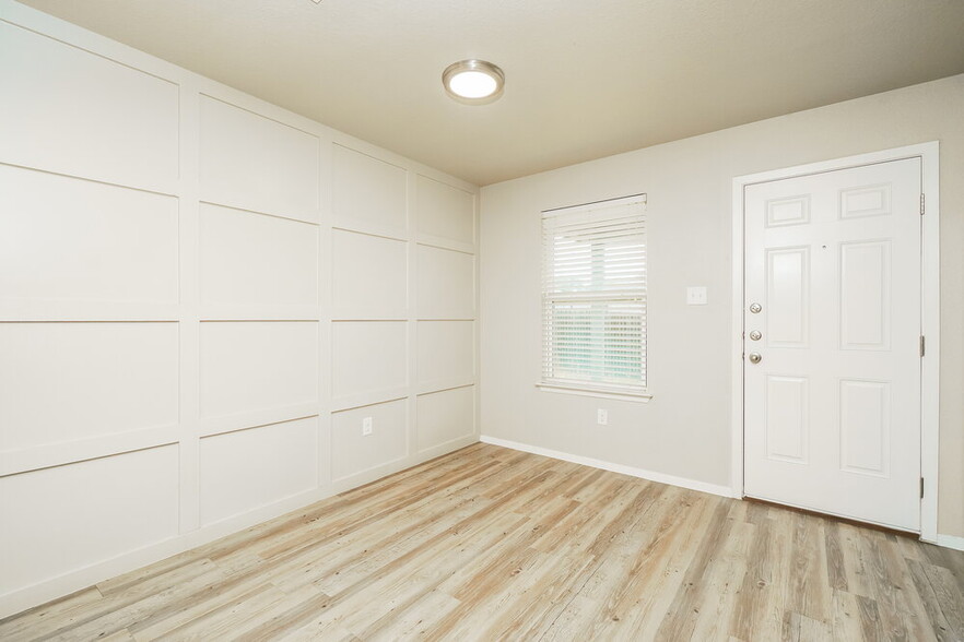 Building Photo - 3215 Pedernales Dr
