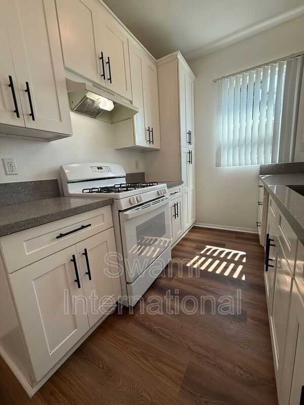 Building Photo - 10519 S Budlong Ave