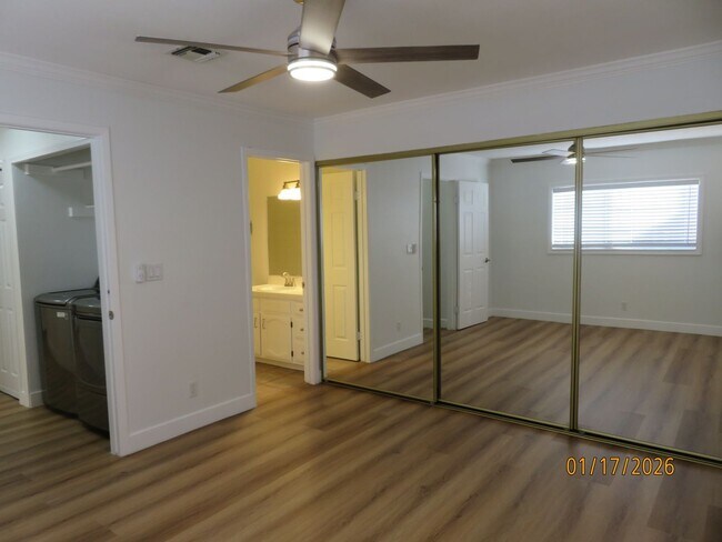 Building Photo - Clean well-maintained upstairs Condo, Gated Community