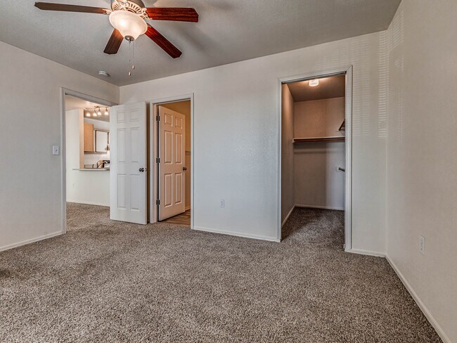 Woodland Manor - Bedroom - Woodland Manor
