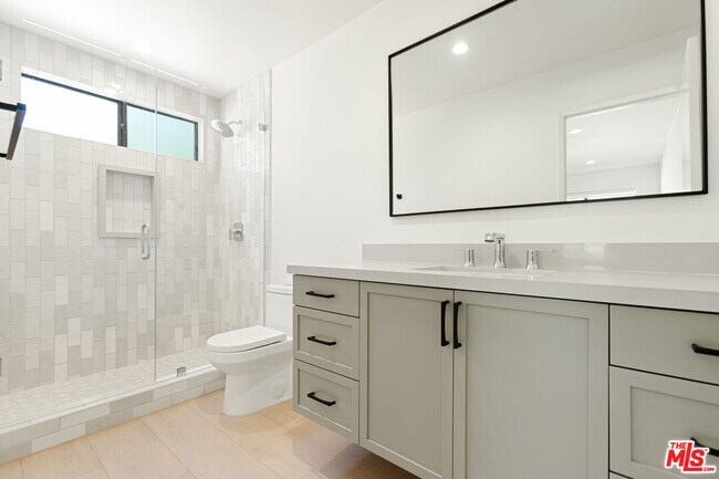 Building Photo - 4933 Collett Ave