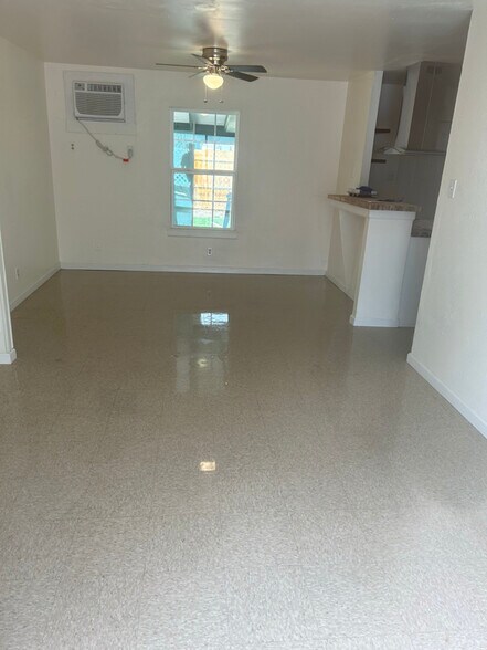 Building Photo - 2074 Springvale Dr