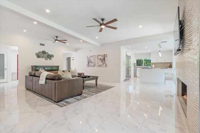 Building Photo - 76140 Fairway Dr