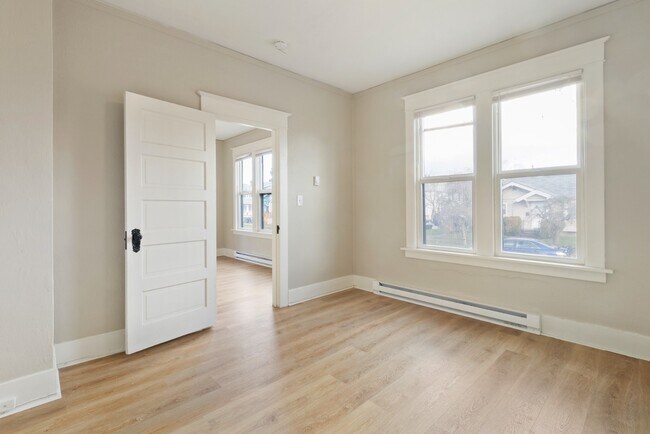 Building Photo - Charming 2BR Home in Prime Tacoma Location...