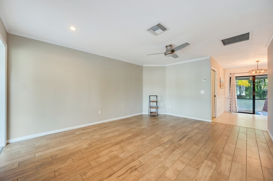 Building Photo - 1759 Azalea Ln