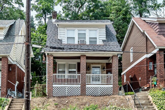 Building Photo - 687 Forest Ave