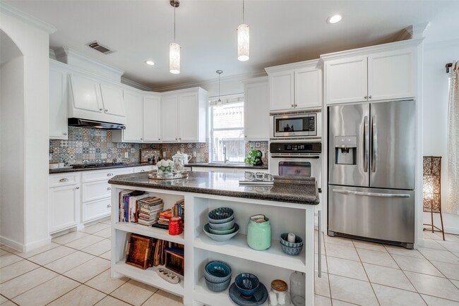 Building Photo - 5722 Ballina Canyon Ln