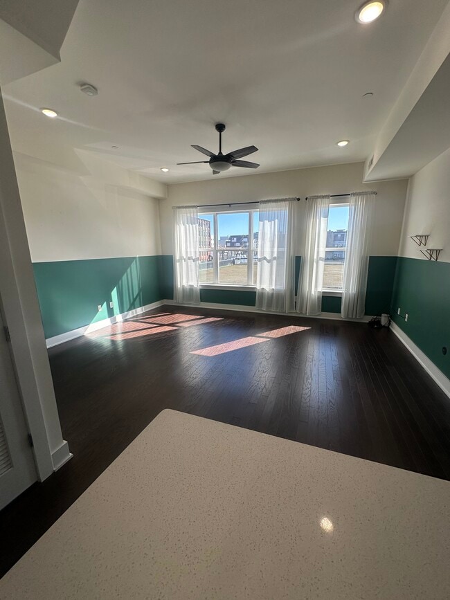 Building Photo - 516 W Montgomery Ave