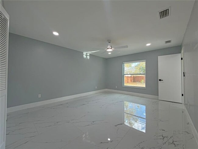 Building Photo - 1384 Valhalla St