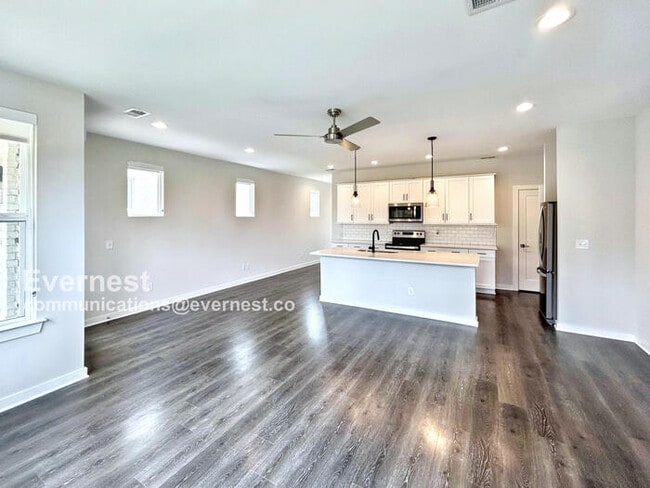 Building Photo - 105 Ethelyne Way