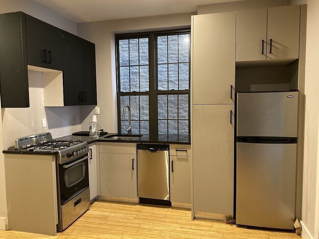 Building Photo - "Charming 3-Bedroom Brooklyn Retreat with ...