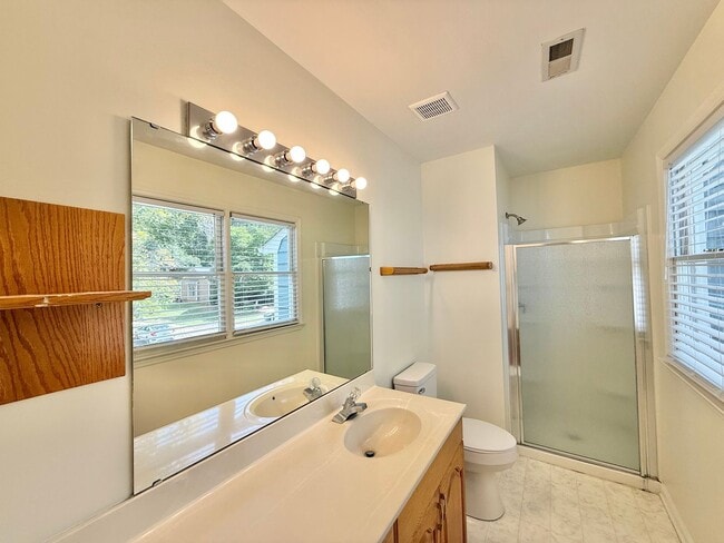 Building Photo - Newly Remodeled 3BD, 2.5BA Townhouse in Ca...