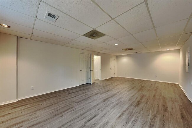 Building Photo - 60 King William Dr