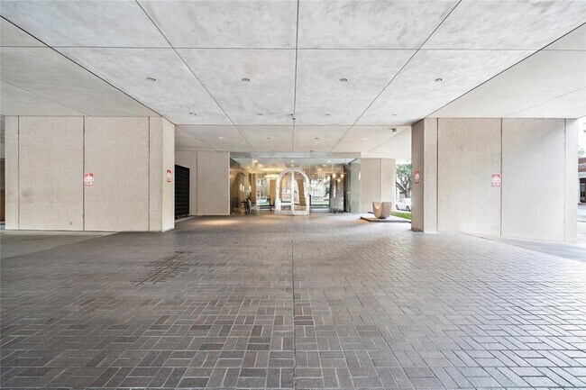 Building Photo - 5000 Montrose Blvd