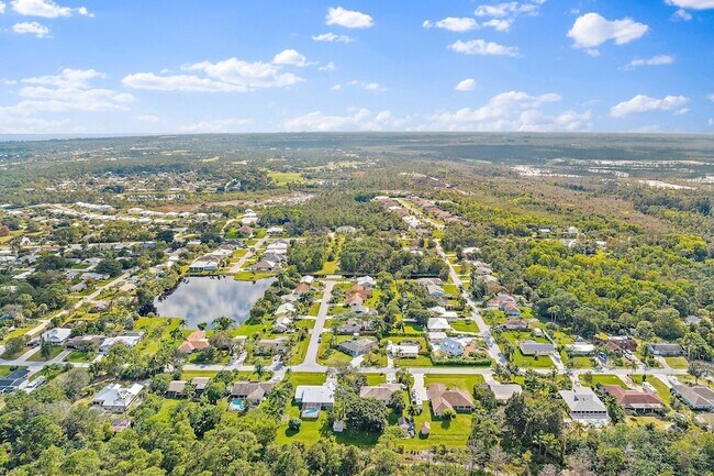 Building Photo - 5854 SE Orange Blossom Trail