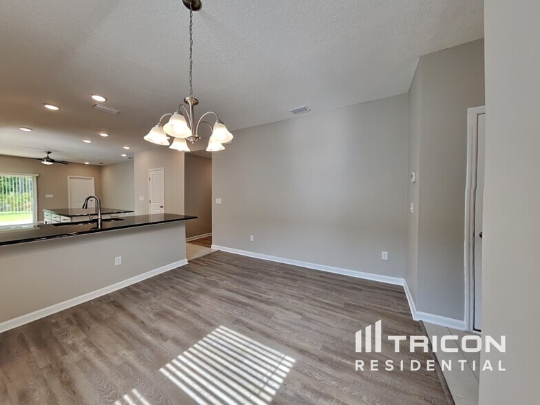 Building Photo - 470 Chandler Dr