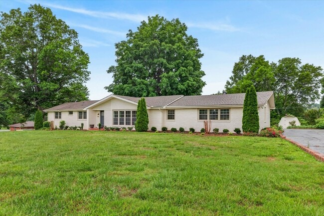 Building Photo - 3 Bedroom 3 Bath Home For Rent in Sango Area!