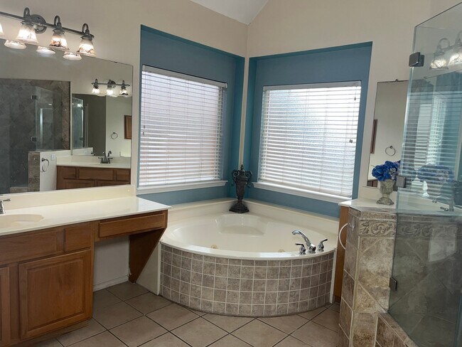Building Photo - 304 Sparrow Hawk Dr