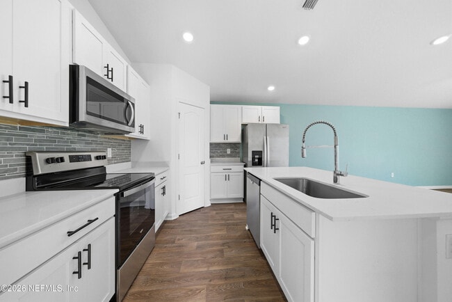 Building Photo - 67 Rose Dr