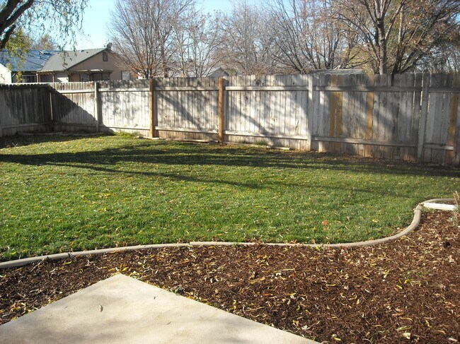 Building Photo - 11089 W Palm St