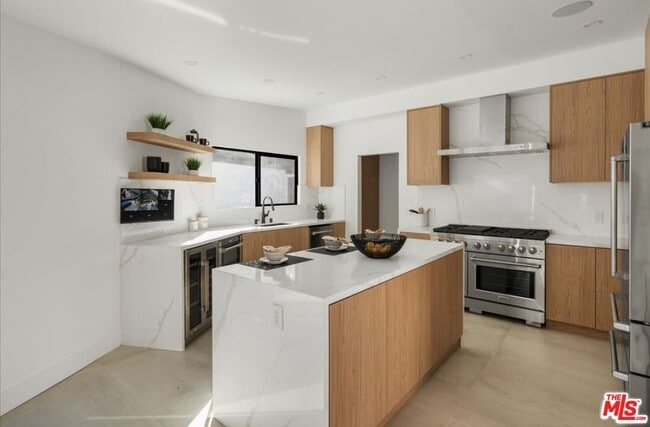 Building Photo - 3873 Royal Woods Dr