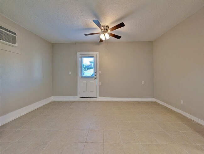 Building Photo - 1219 33rd St