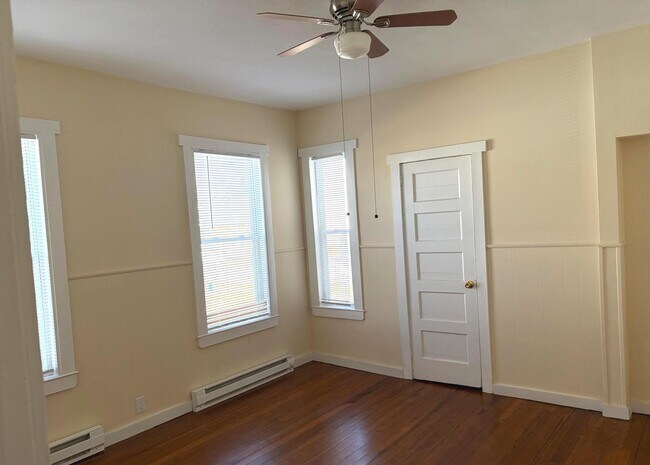 Building Photo - 137 Clifton St