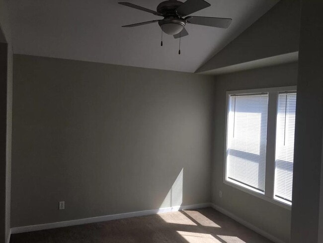 Building Photo - 475 SE 35th St