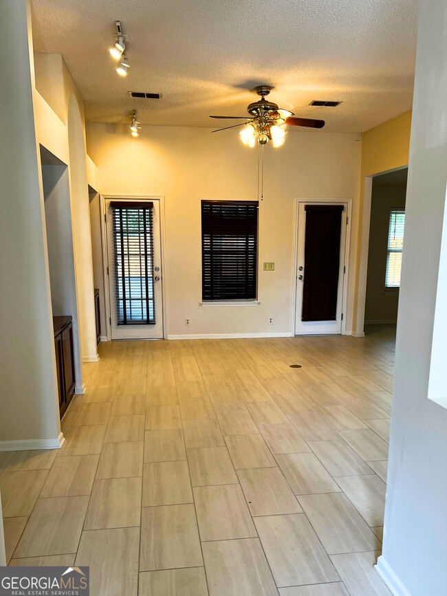 Building Photo - 403 Flamingo Dr