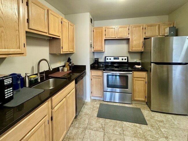 Building Photo - 200 N Dearborn St