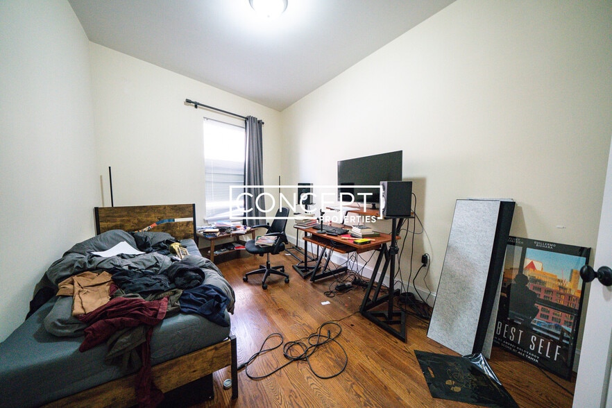 Building Photo - 493 Commonwealth Ave