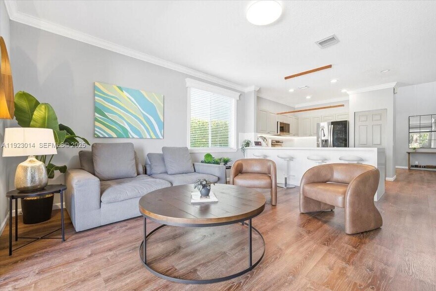 Building Photo - 920 Golden Cane Dr