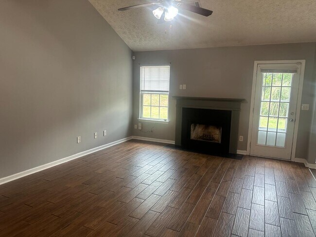 Building Photo - 9 Oakwood Dr