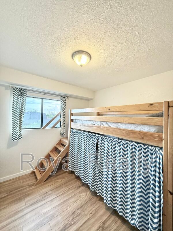 Building Photo - 95-349 Kuahelani Ave