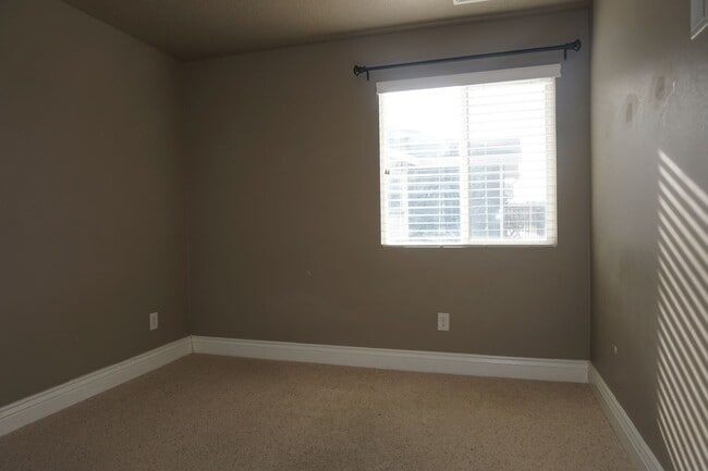 Building Photo - 8264 Resaca Dr